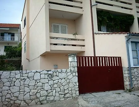 Nensi *